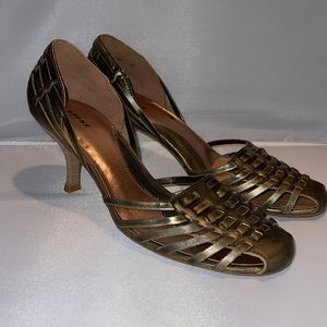 Brand new Kitten heel Made in Brazil Leather Upper